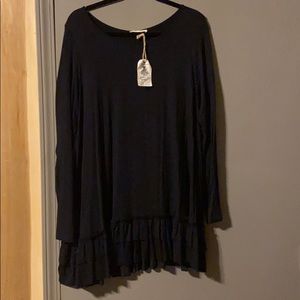 Easel long-sleeved ruffled tunic